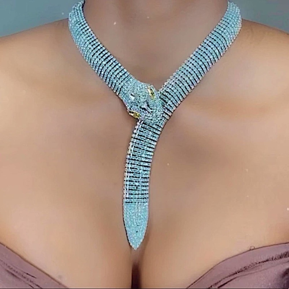 Vintage Glamorous White Gold Plated Crystal Cubic Zircon Snake Viper Necklace